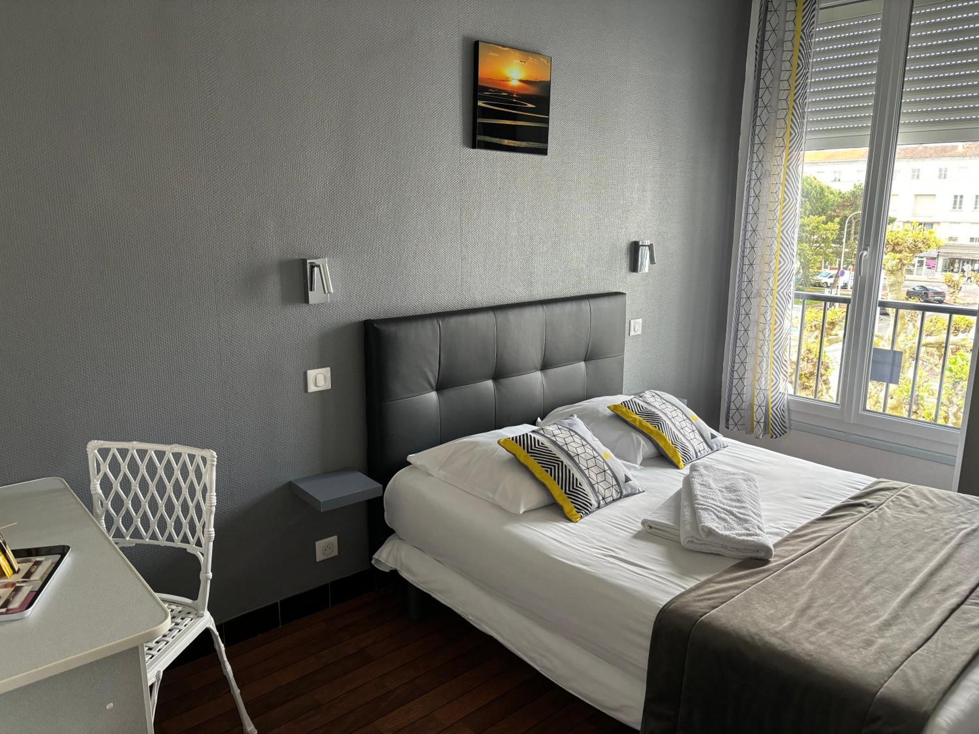 רויאן Crystal Hotel מראה חיצוני תמונה