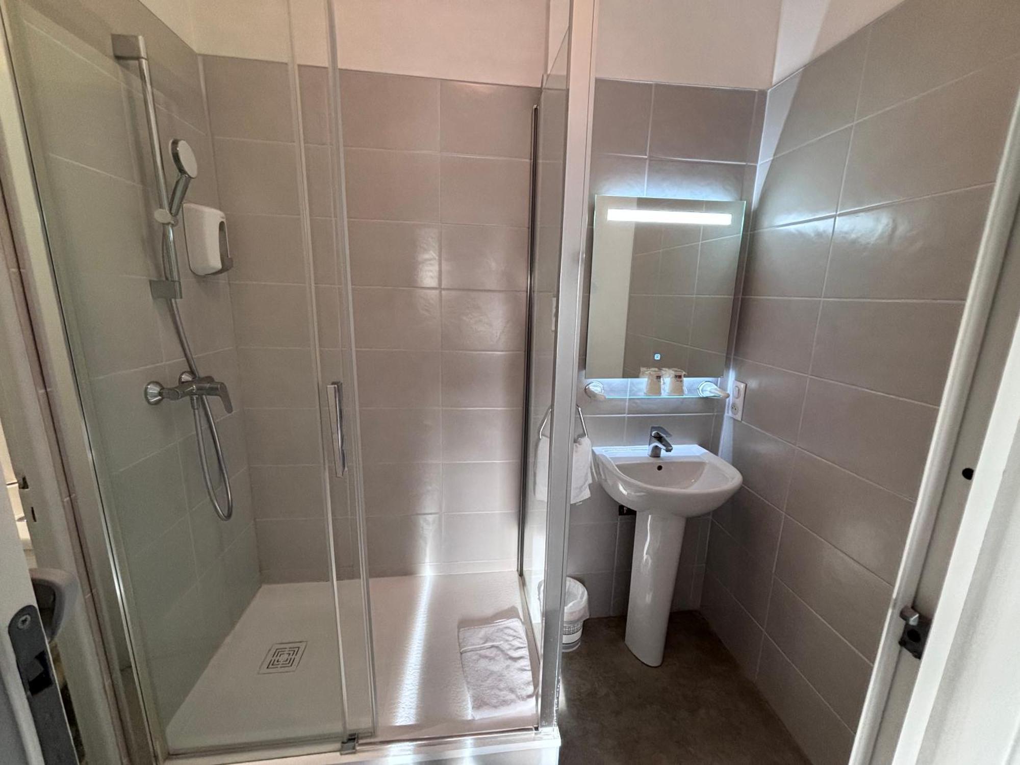 רויאן Crystal Hotel מראה חיצוני תמונה